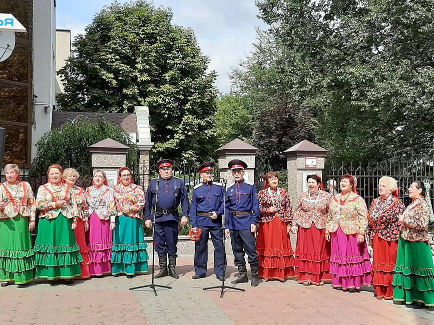 Погода в казачьей слободе. Обуховский народный казачий хор. Казачий хор Белгород. Алексеевский казачий хор. Фольклорный ансамбль московиты.